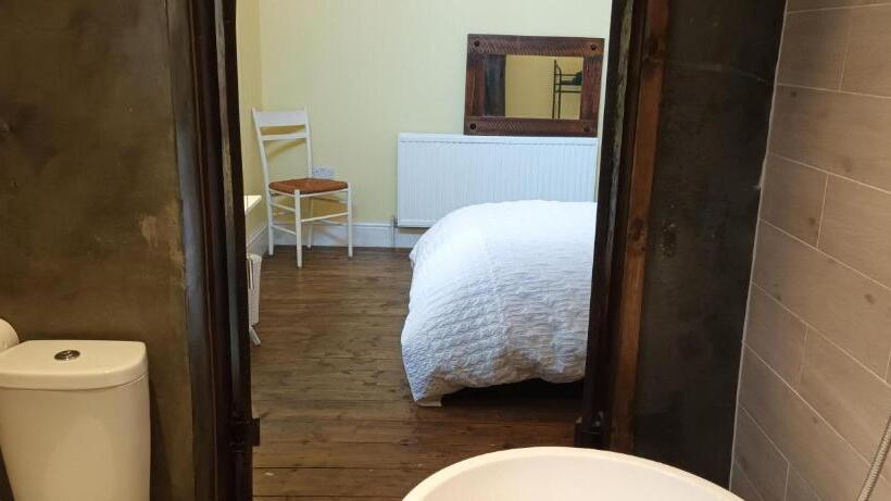 Номер Стандарт, Room With Luxury Private Bathroom & Independent Entrance, Near Tube