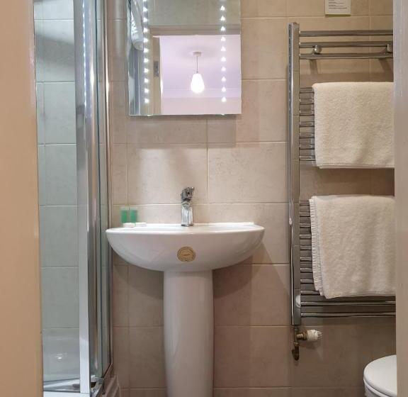 استودیوی استاندارد, Reading Budget Apartments