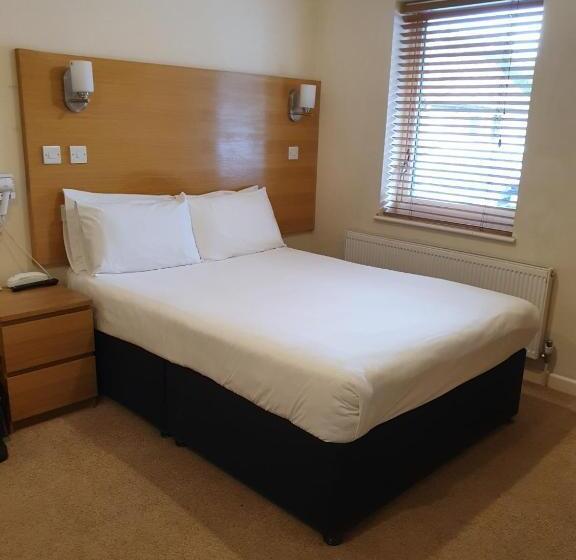 استودیوی استاندارد, Reading Budget Apartments