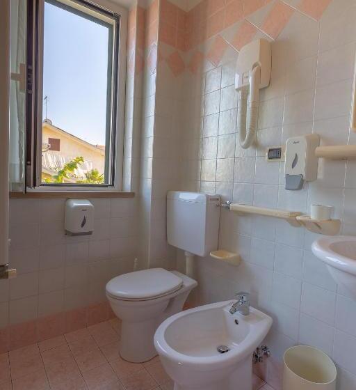 اتاق استاندارد سه نفره, Roma Sul Mare