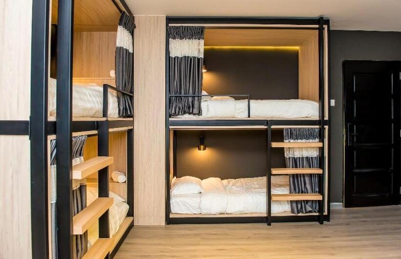 اتاق استاندارد چهار تخته, Rumah Tetamu Bunk Bunk