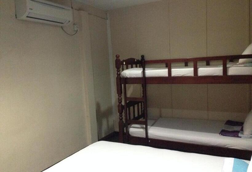 Четырехместный Номер Стандарт, Country View Inn