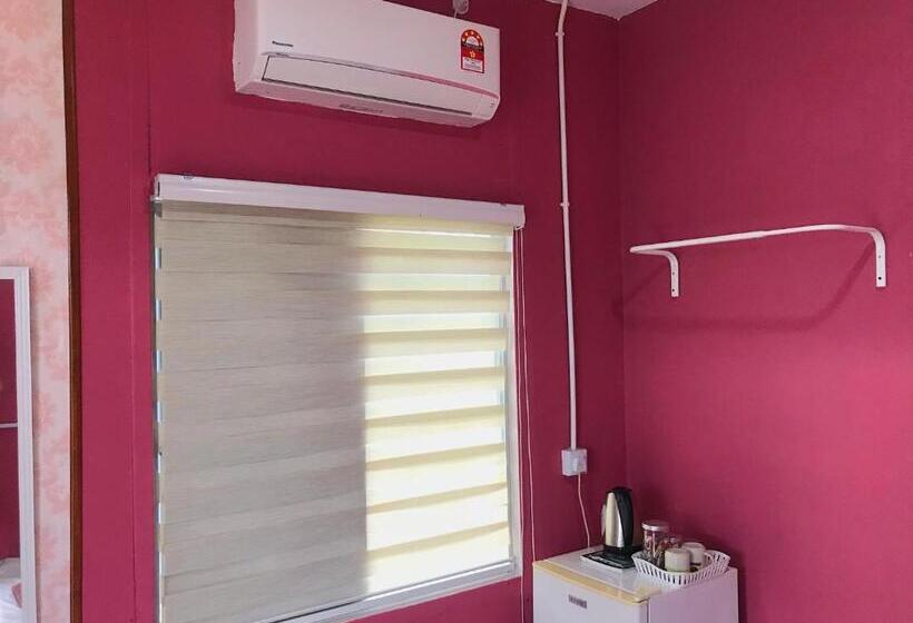 Номер Deluxe, Merdeka Guest House 2