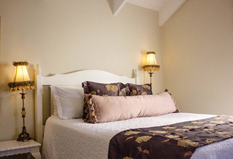 Семейный Номер, Paternoster Manor