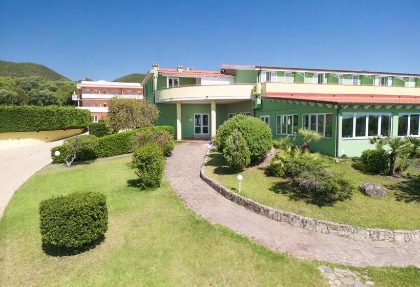 Четырехместный Номер Базовый, Lu  Hotel Porto Pino
