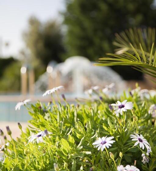 Quarto Triplo Basic, Lu  Hotel Porto Pino