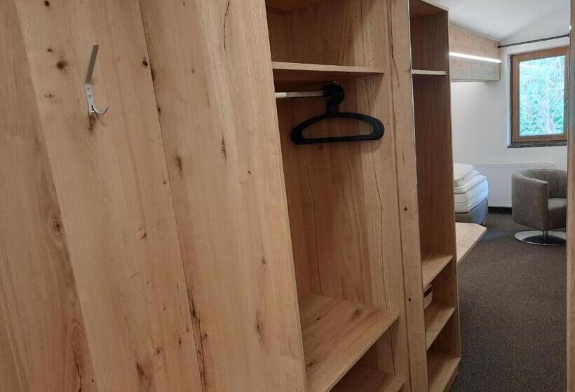 Quarto Estandar Individual, Garni Viktoria