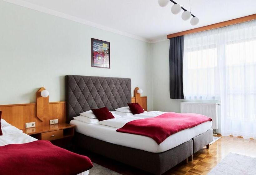 غرفة قياسية ثلاثية مزودة بشرفة, Garni Thermenoase