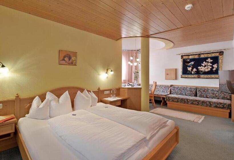 غرفة قياسية ثلاثية مزودة بشرفة, Ländenhof Superior