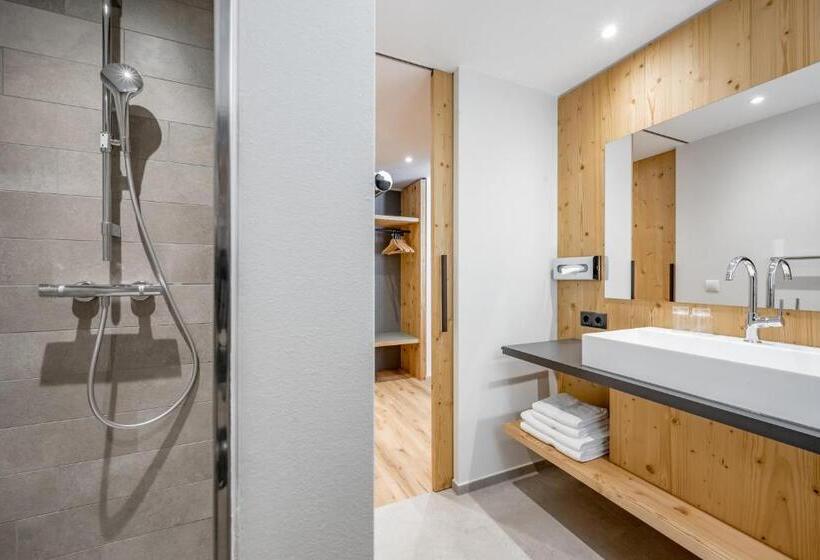 سوییت خانوادگی, Alpenhotel Zimba