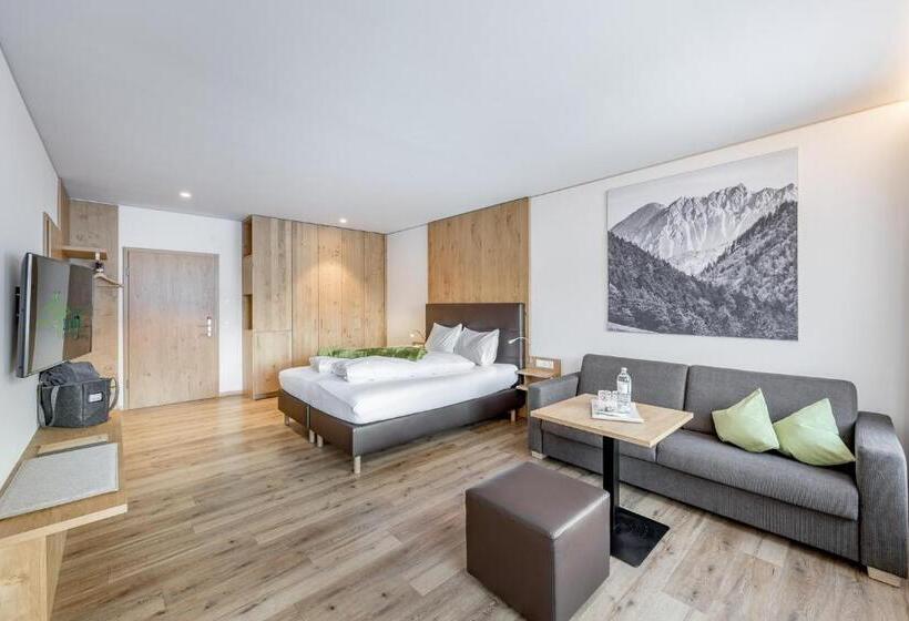 سوییت با چشم‌انداز کوه, Alpenhotel Zimba