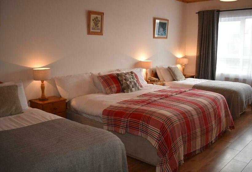 Семейный Номер, O Connor S Accommodation