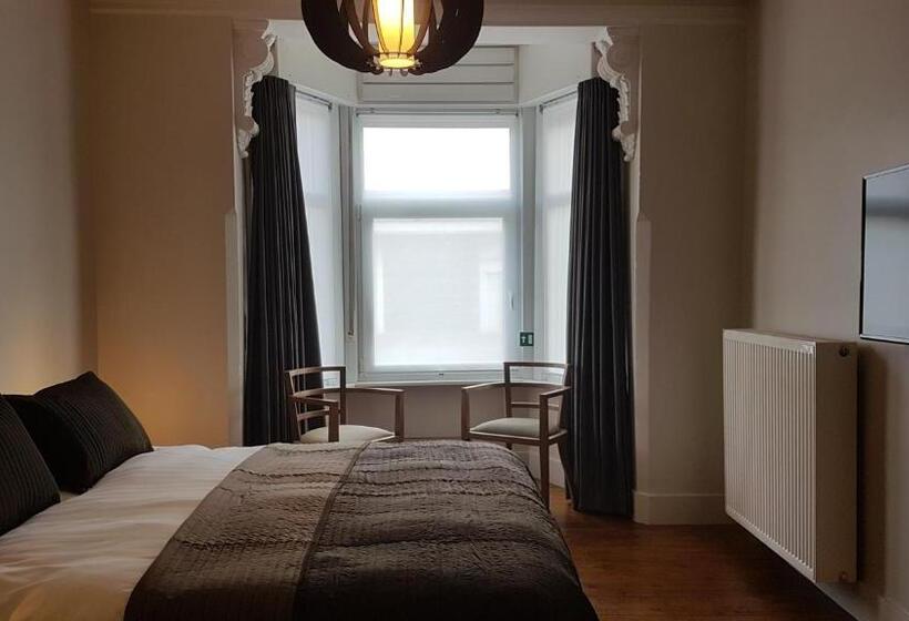 سوییت جونیور, B&b Charles Cabour