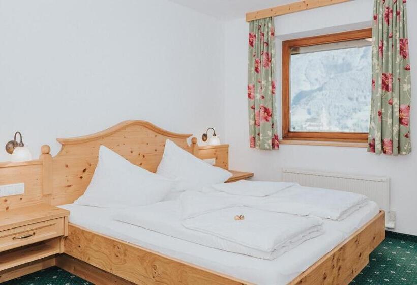 2 Bedroom Suite with Balcony, Silberfux