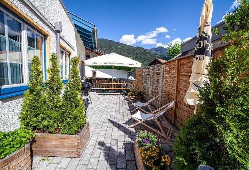 Трехместный Номер Стандарт Совместная Ванная, Rutsche Hostel