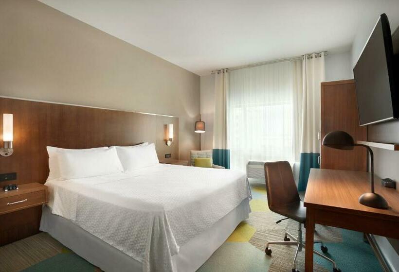 带大床的标准间, Four Points By Sheraton Miami Airport