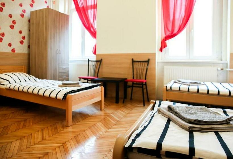 Семейный Номер Economy, East Station Private Rooms & Apartments