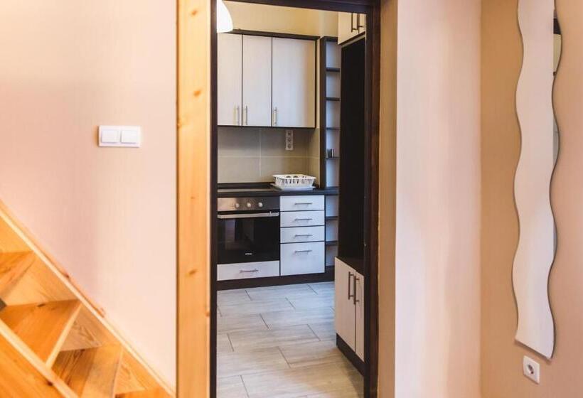 Apartamento Duplex 1 Quarto, East Station Private Rooms & Apartments