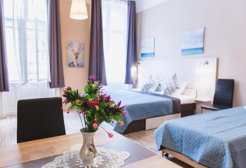 Апартаменты Deluxe 1 Спальня, East Station Private Rooms & Apartments