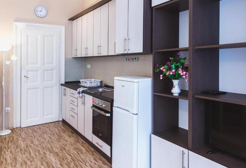 Апартаменты Superior 1 Спальня, East Station Private Rooms & Apartments