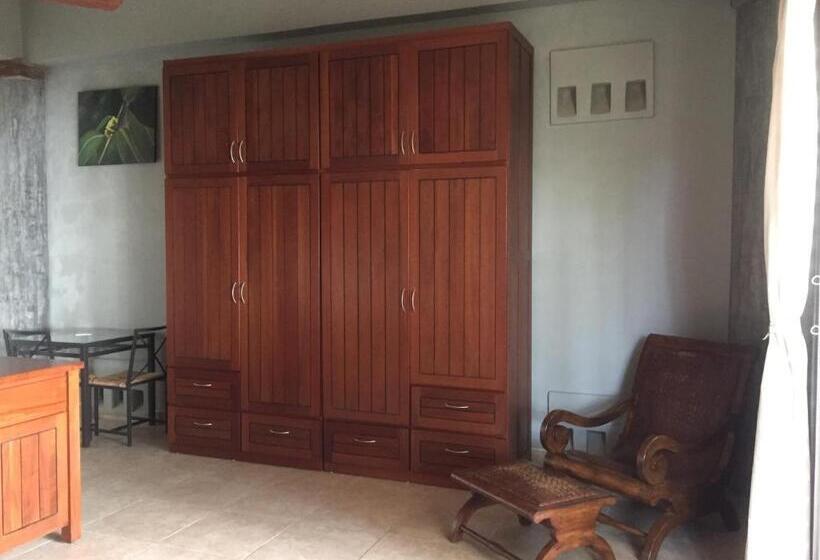 اتاق استاندارد با چشم‌انداز دریا, Almond Tree Hotel Resort