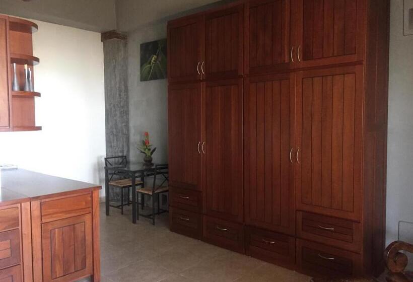 اتاق استاندارد با چشم‌انداز دریا, Almond Tree Hotel Resort