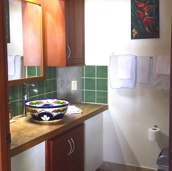 استودیوی استاندارد, Almond Tree Hotel Resort