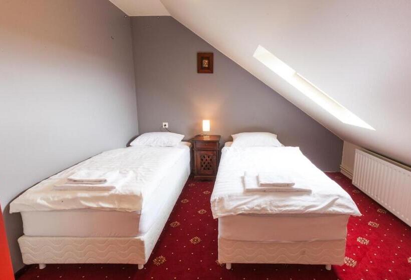 Standard Triple Room Shared Bathroom, Hafnarfjall