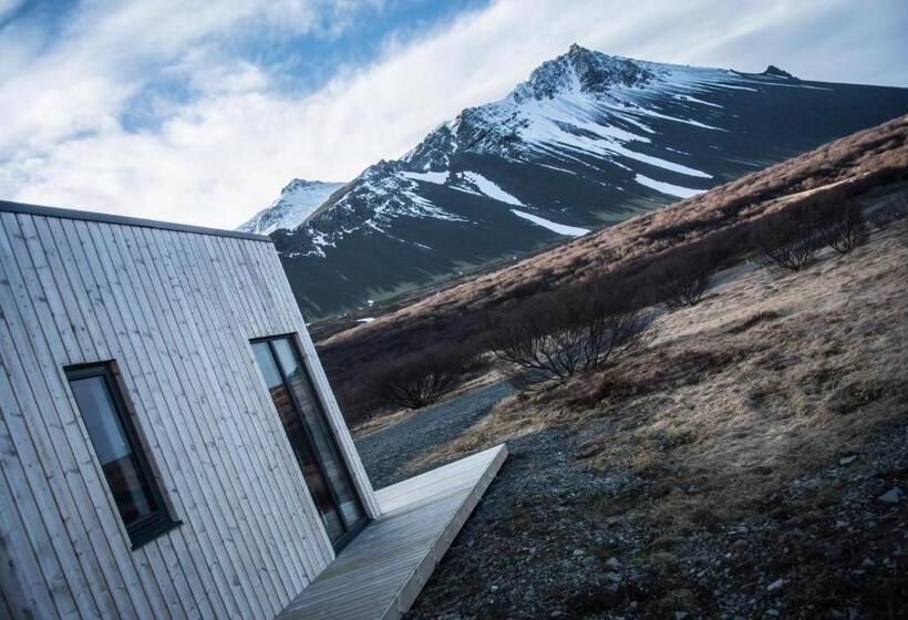 Standard Bungalow, Hafnarfjall