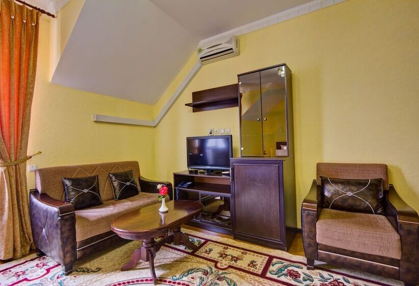 سوئیت با بالکن, King House