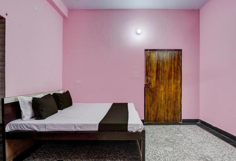 اتاق کلاسیک سه تخته, Oyo Flagship Hotel Radhe Inn