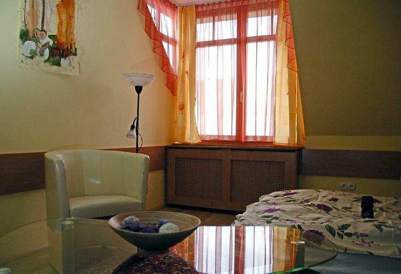 Четырехместный Номер Стандарт, Villa Sakura Panzió
