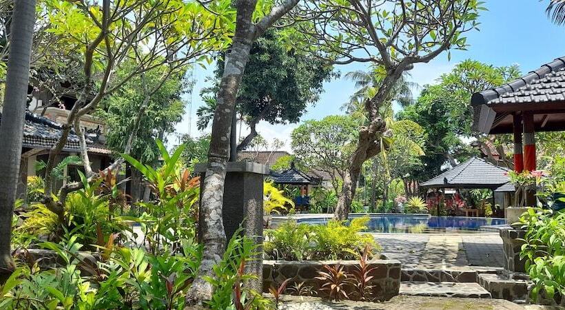 اتاق خانوادگی تودرتو, Puri Bali