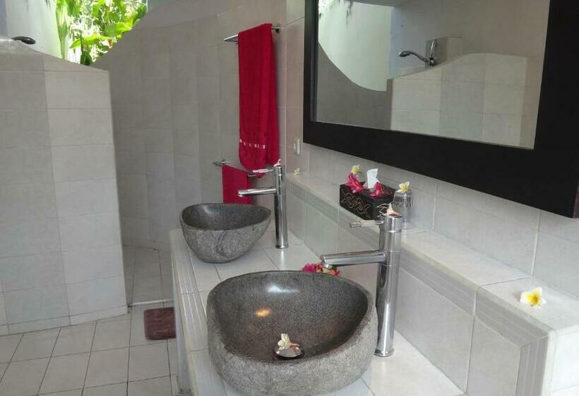 اتاق لوکس با تخت بزرگ, Villa Lumbalumba