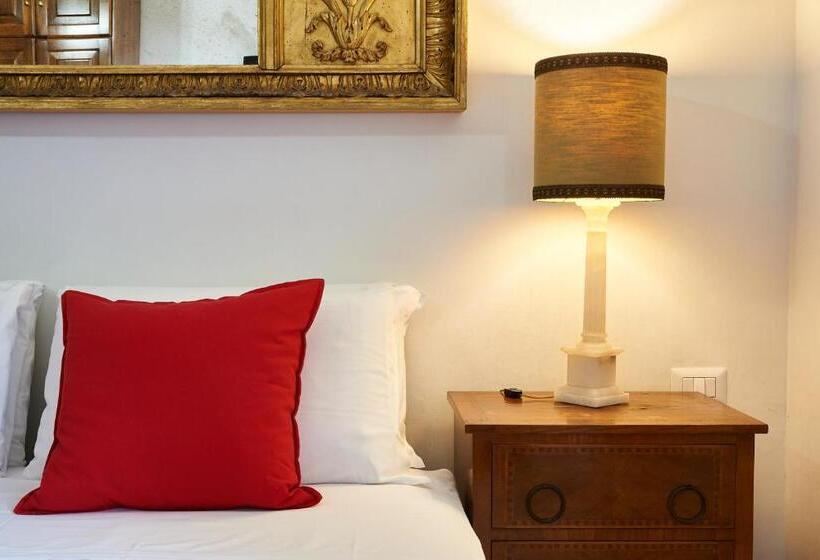 اتاق کلاسیک سه تخته, Fabrizio S Rooms