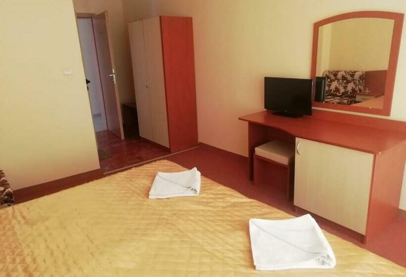 Quarto Estandar com Sacada, Family Hotel Mimosa