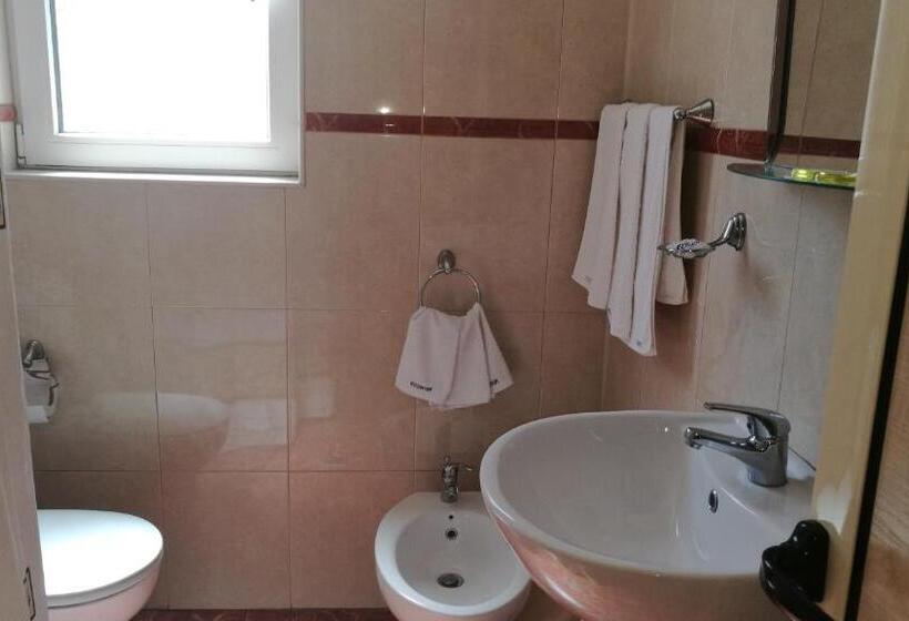 Трехместный Номер Стандарт с Балконом, Family Hotel Mimosa