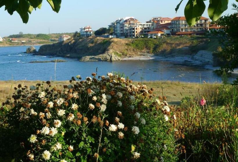 Трехместный Номер Стандарт с Балконом, Family Hotel Mimosa