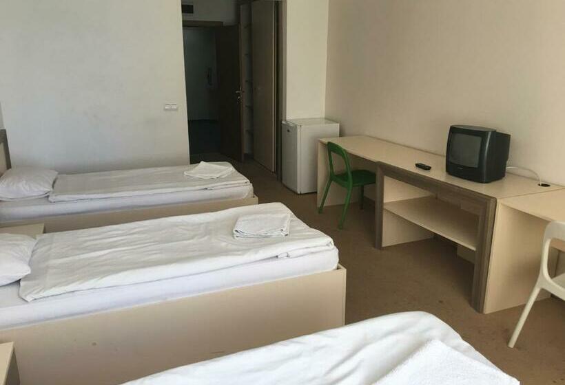 スタンダードトリプルルーム, Hostel Elena