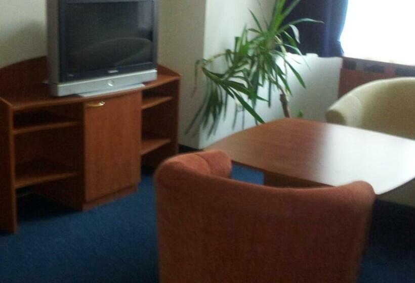スイート, Hostel Elena