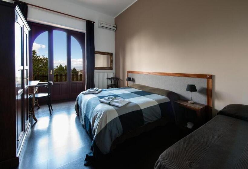 Classic room with balcony, Domus Verdiana