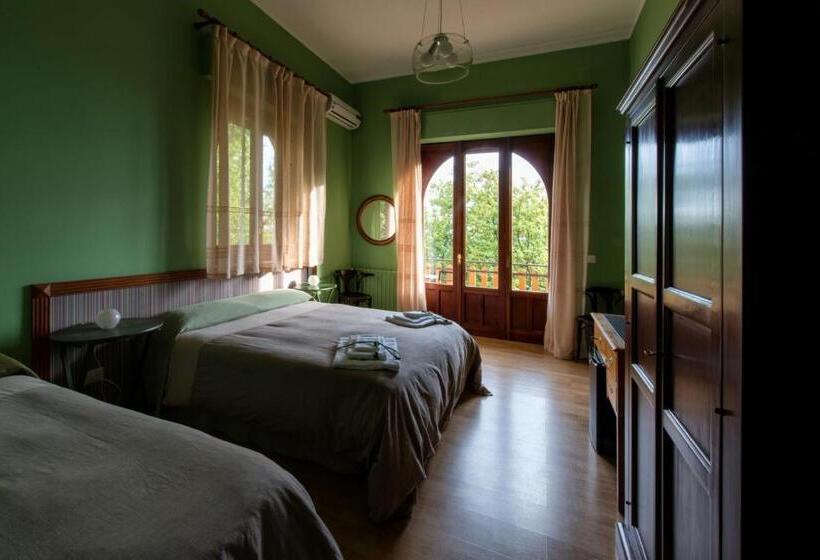 Classic room with balcony, Domus Verdiana