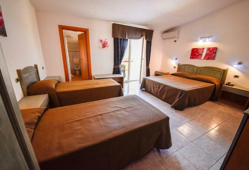 Четырехместный Номер Стандарт, La Villa