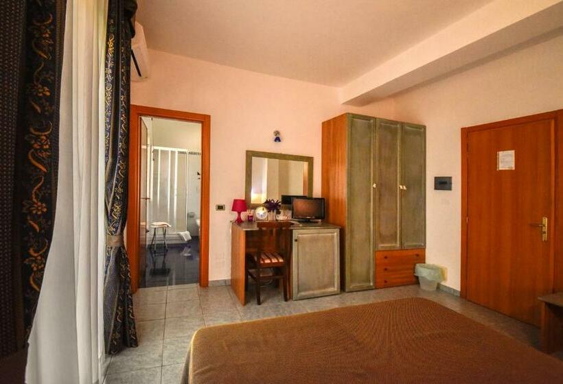 Номер Стандарт Трехместный, La Villa