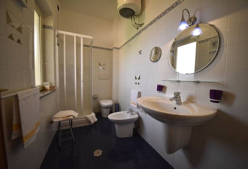 Четырехместный Номер Стандарт, La Villa