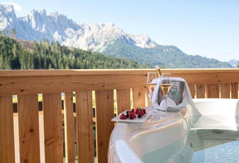 Люкс с гидромассажем, Moseralm Dolomiti Spa Resort
