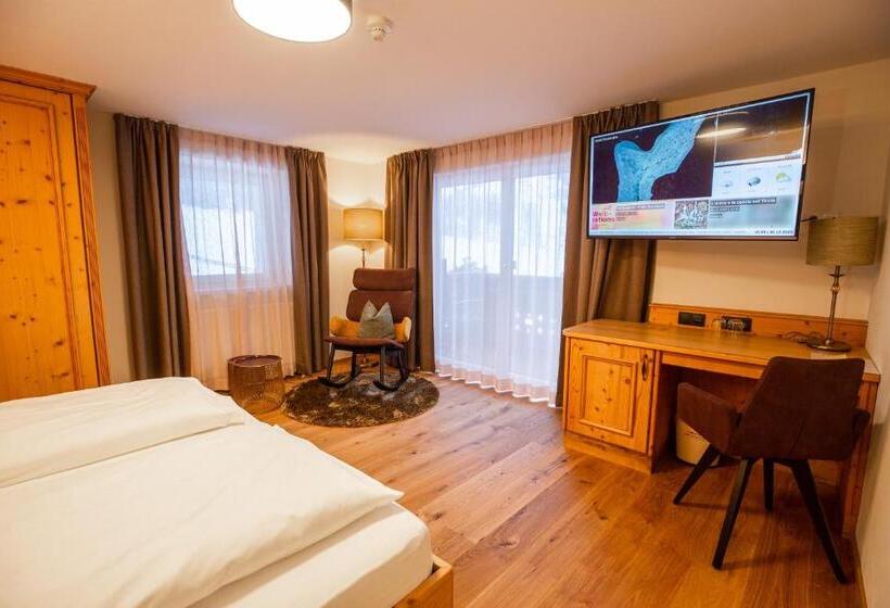 可观山景的小型套房, Moseralm Dolomiti Spa Resort