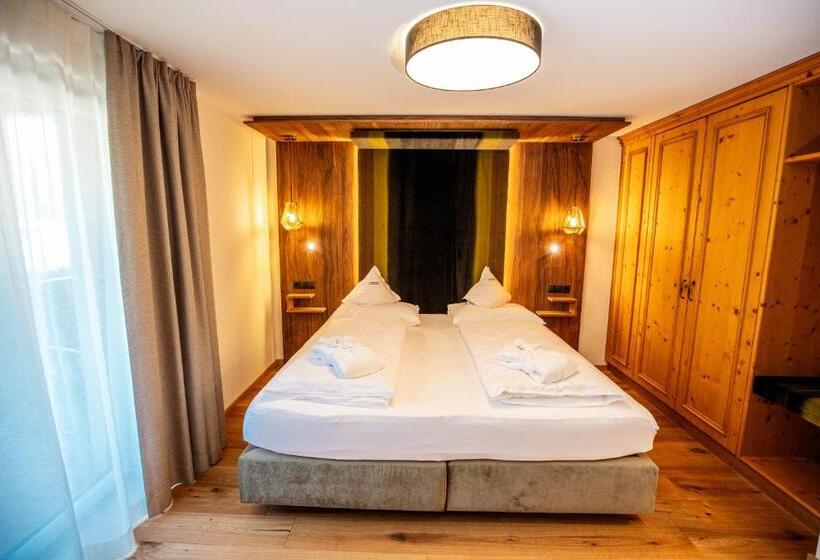 Люкс с Балконом, Moseralm Dolomiti Spa Resort
