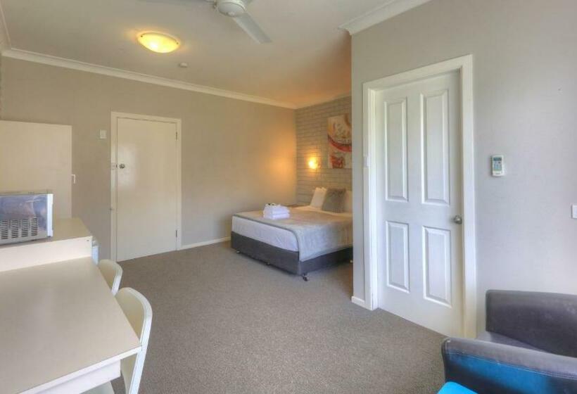 Номер Стандарт, Hilldrop Motor Inn