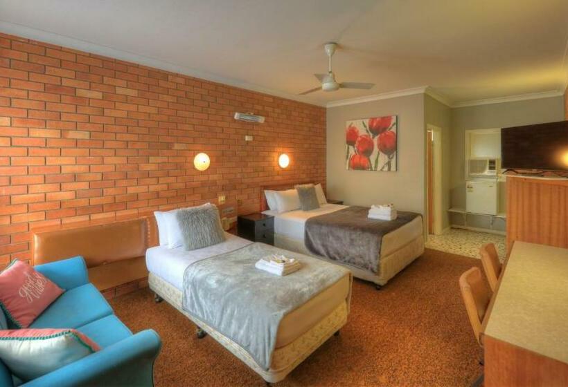 Номер Стандарт, Hilldrop Motor Inn